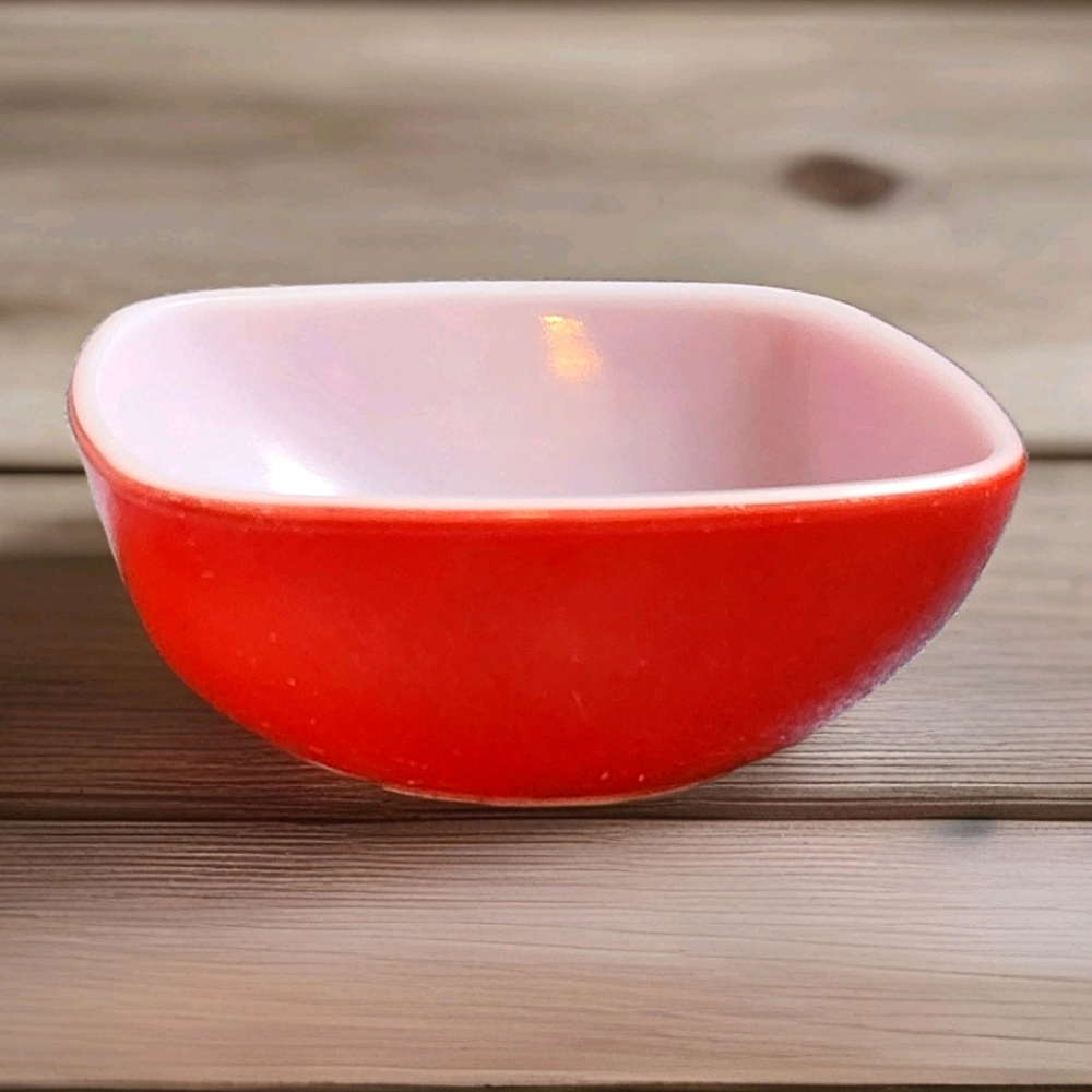Vintage Pyrex 410 Red Square Hostess Bowl – 12 oz – Mid-Century Modern Classic